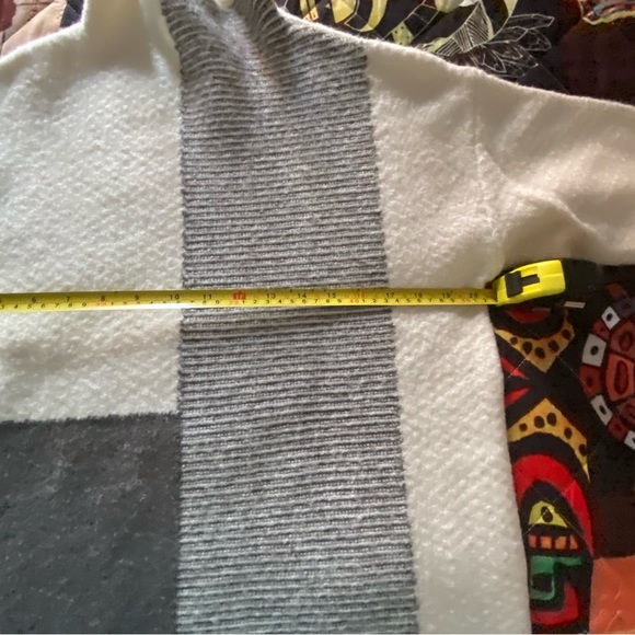 CYRUS Sweater Sz M - Picture 7 of 9